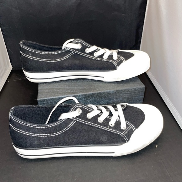 COPY - NWT Arizona Annie black canvas tennis shoes size 8 - Picture 2 of 6
